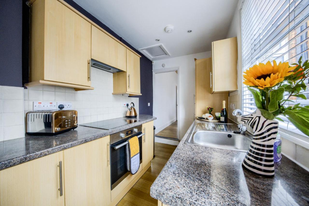 Coventry Fashionable House, City Centre, Free Parking, Sleeps 4, By Empower Homes Exteriör bild